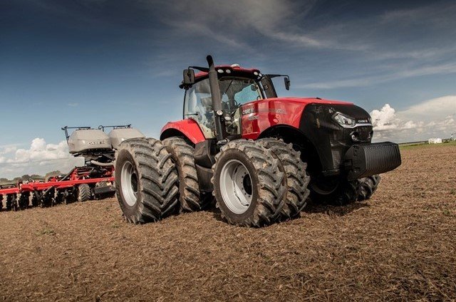 A Importância dos Tratores e Colheitadeiras na Agricultura